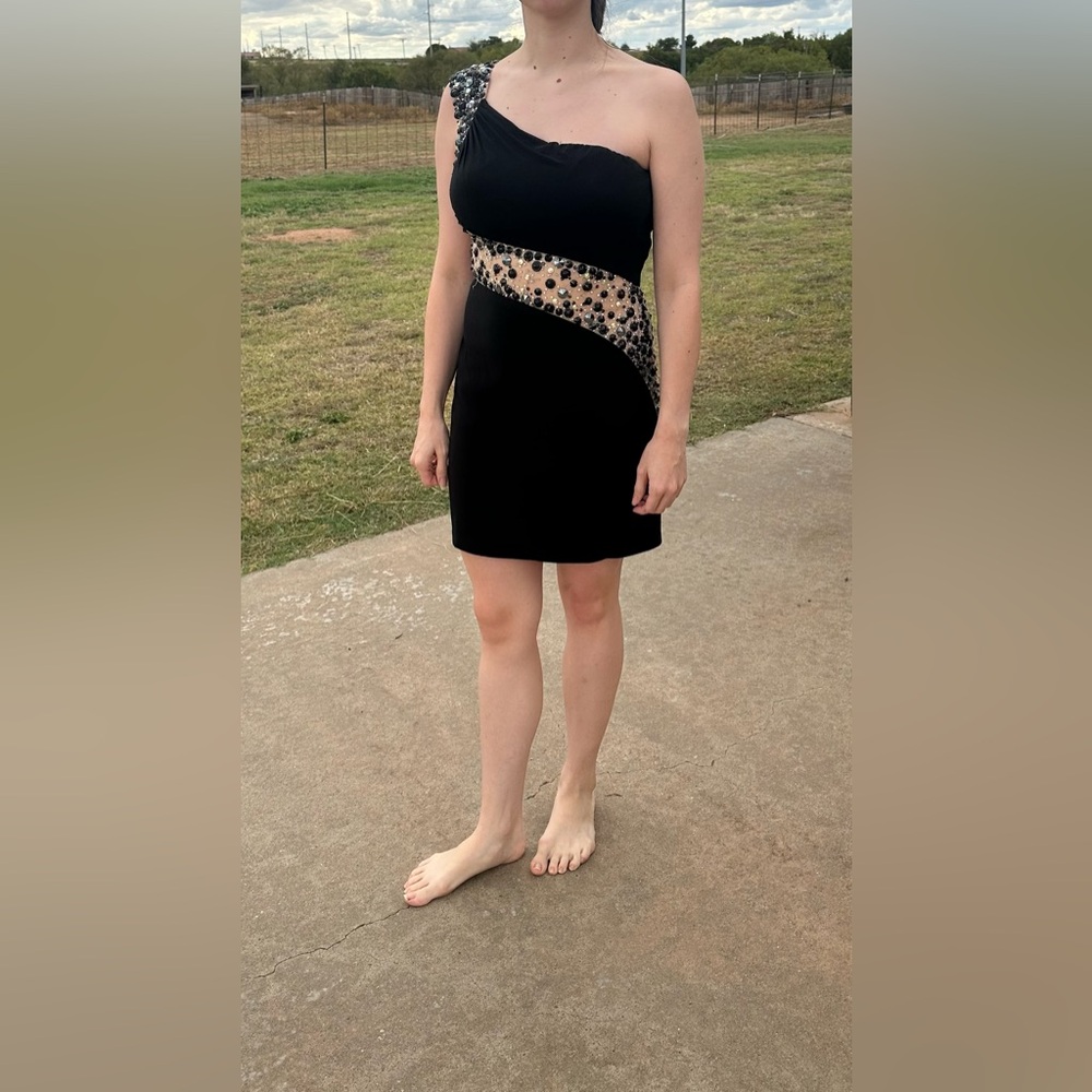 Elegant Black One-Shoulder Prom Dress